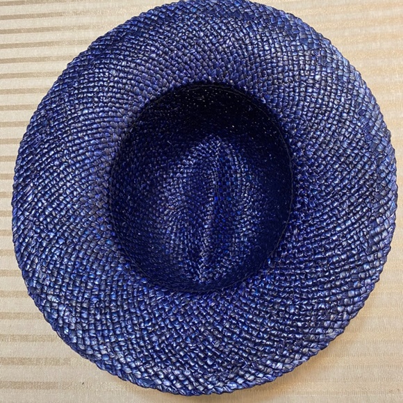 Woman’s Navy Blue Straw Hat Sea Shell Tan gold band accent. - Picture 4 of 5